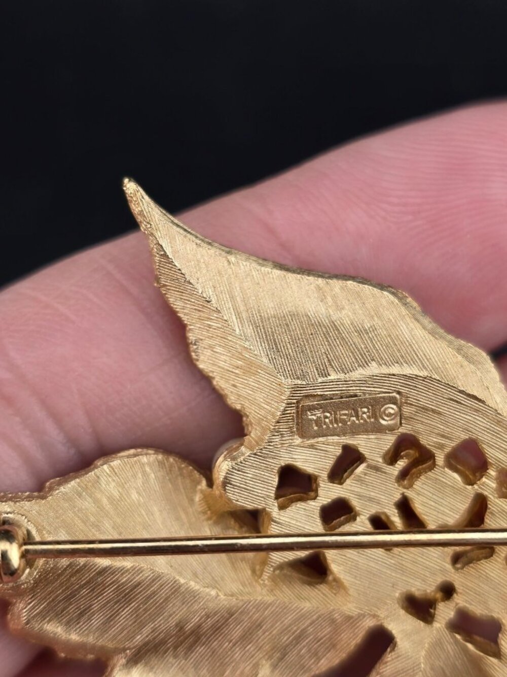 Crown Trifari Grape Leaf Brooch Gold Tone With Faux Pearls Rhinestones READ - Picture 8 of 10